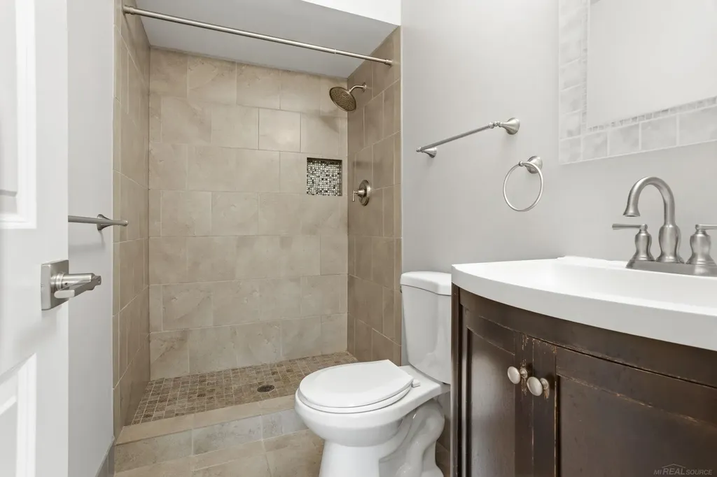 46346 Hollowoode Lane Macomb Township MI 48044