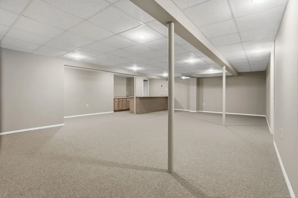 46346 Hollowoode Lane Macomb Township MI 48044