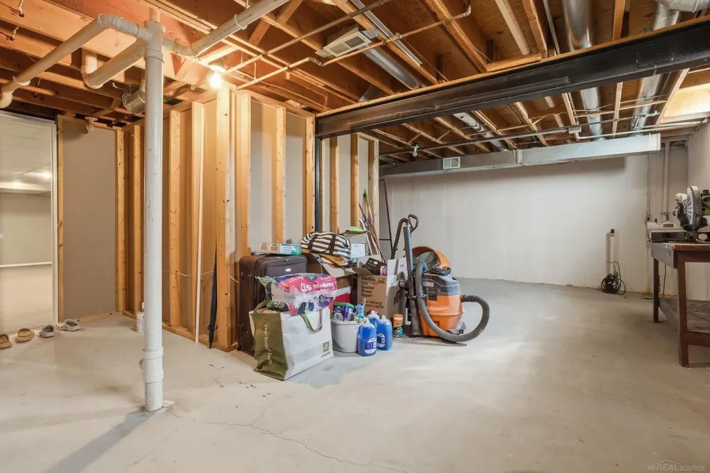 46346 Hollowoode Lane Macomb Township MI 48044