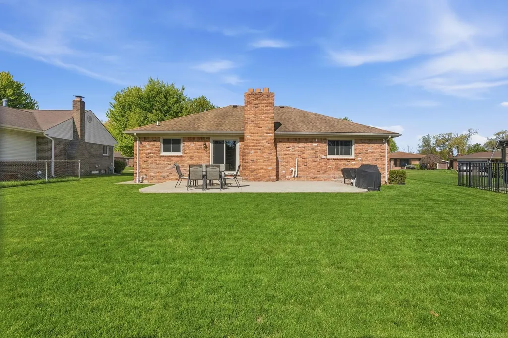 46346 Hollowoode Lane Macomb Township MI 48044