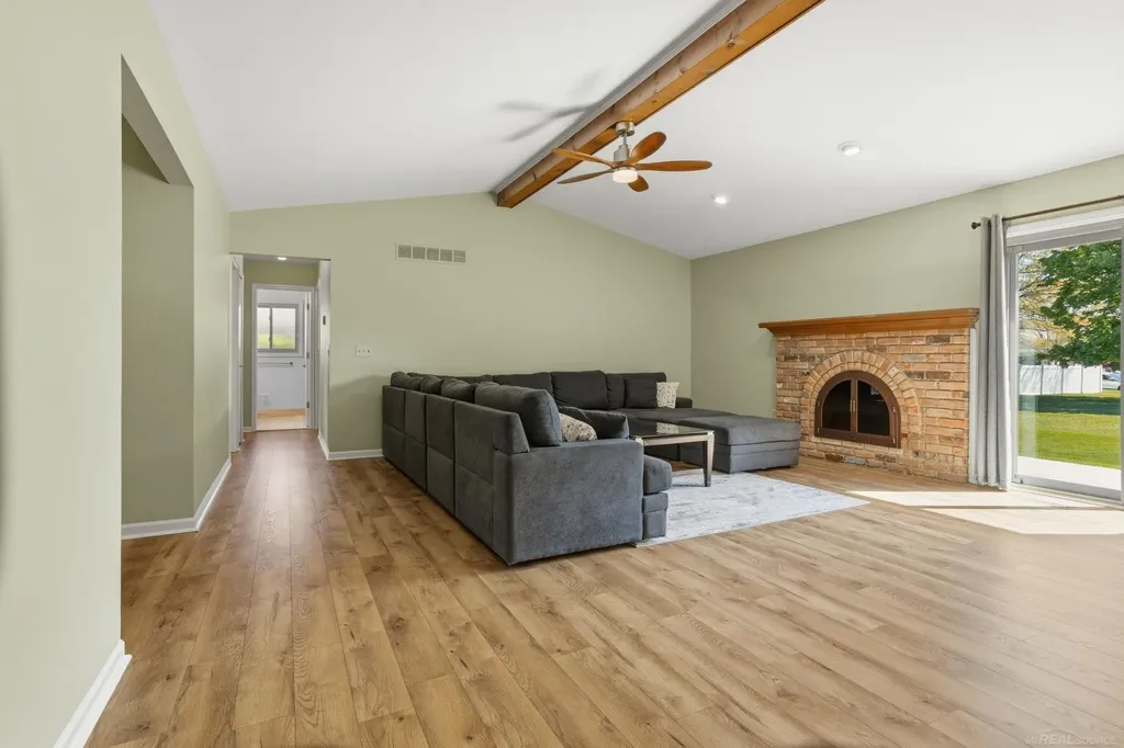 46346 Hollowoode Lane Macomb Township MI 48044