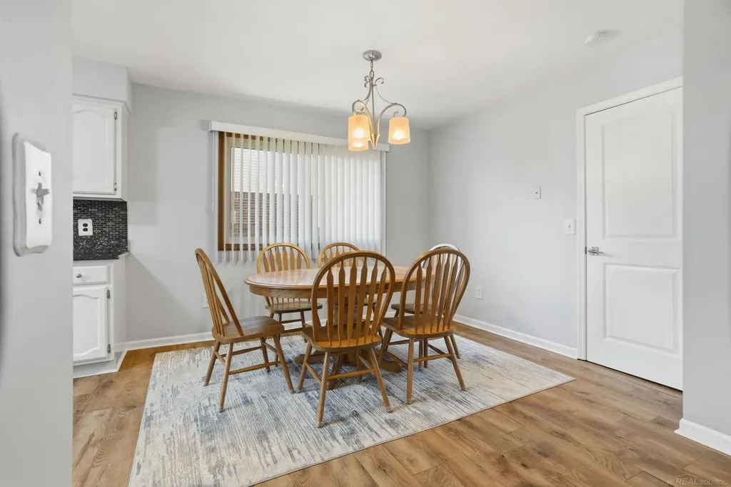 46346 Hollowoode Lane Macomb Township MI 48044