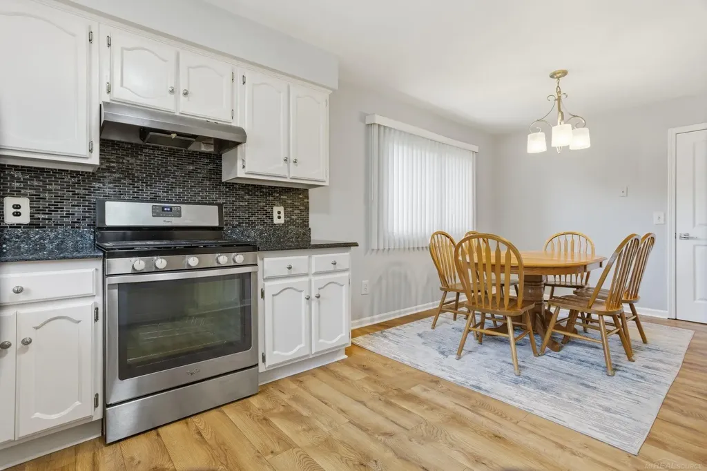 46346 Hollowoode Lane Macomb Township MI 48044