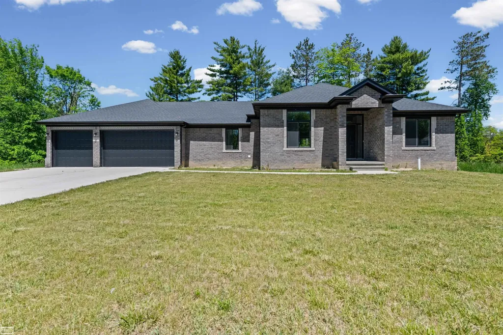 3702 N Athanasia Way Fort Gratiot Charter Township MI 48059