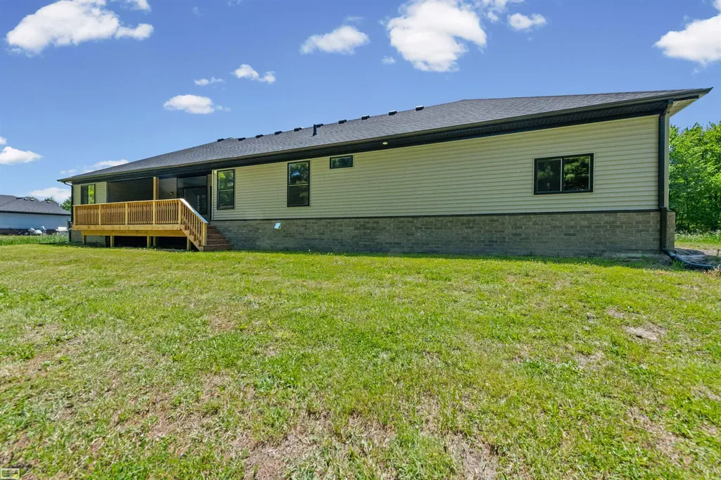 3702 N Athanasia Way Fort Gratiot Charter Township MI 48059