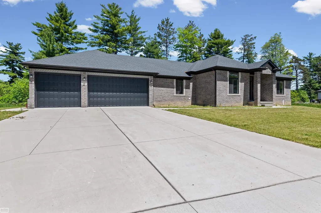 3702 N Athanasia Way Fort Gratiot Charter Township MI 48059