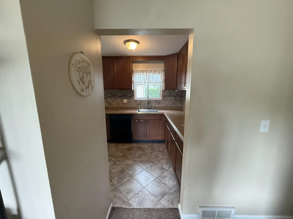 30850 Barrington Street Westland City MI 48186