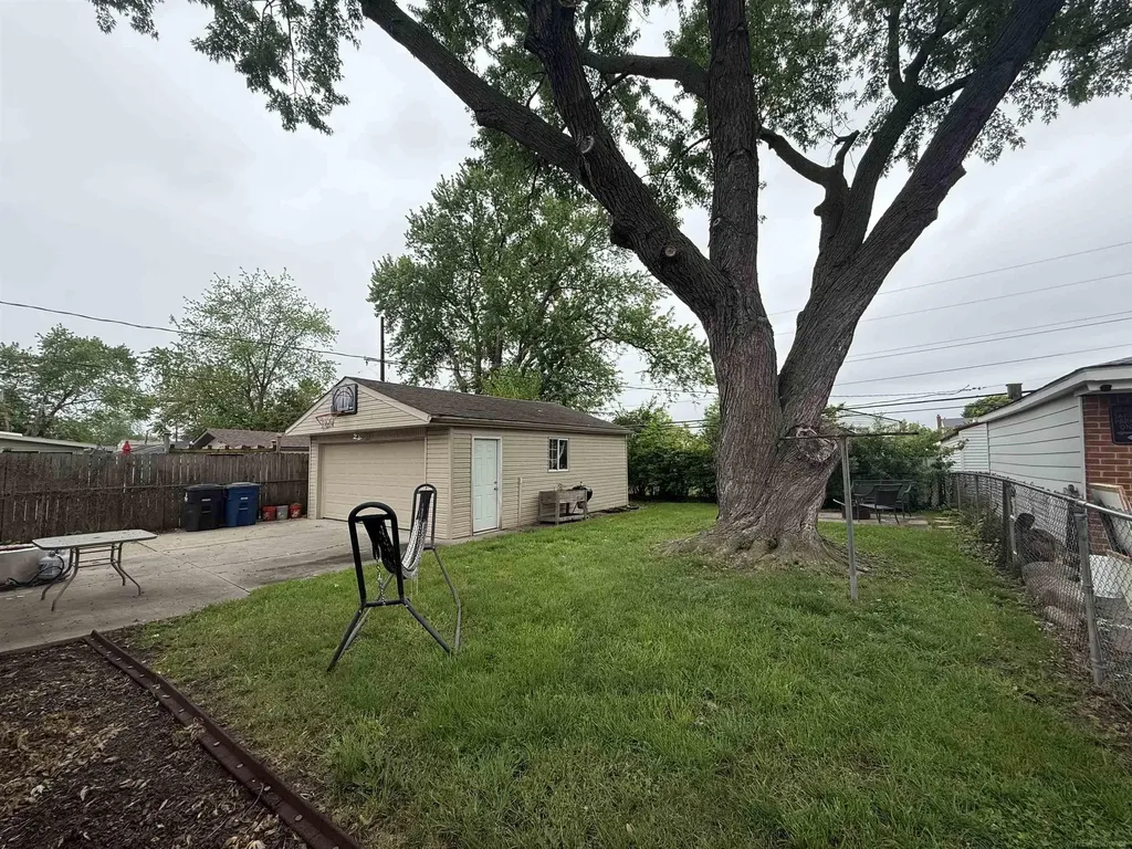 30850 Barrington Street Westland City MI 48186