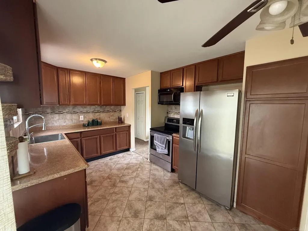 30850 Barrington Street Westland City MI 48186