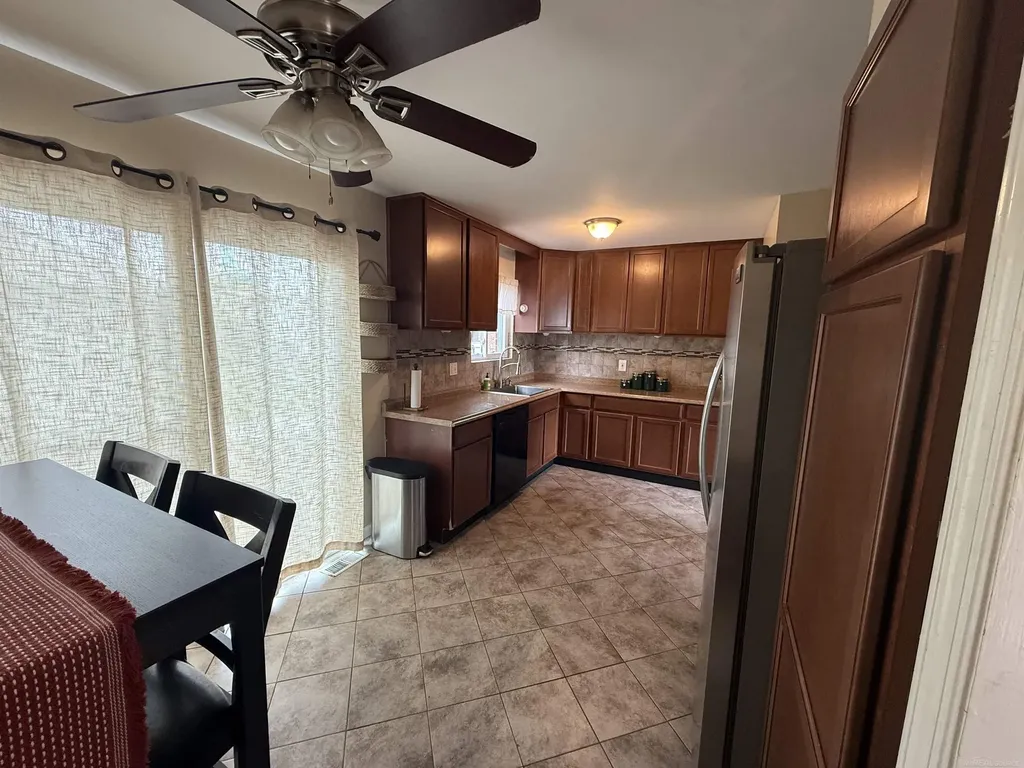 30850 Barrington Street Westland City MI 48186