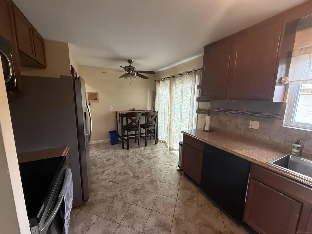 30850 Barrington Street Westland City MI 48186