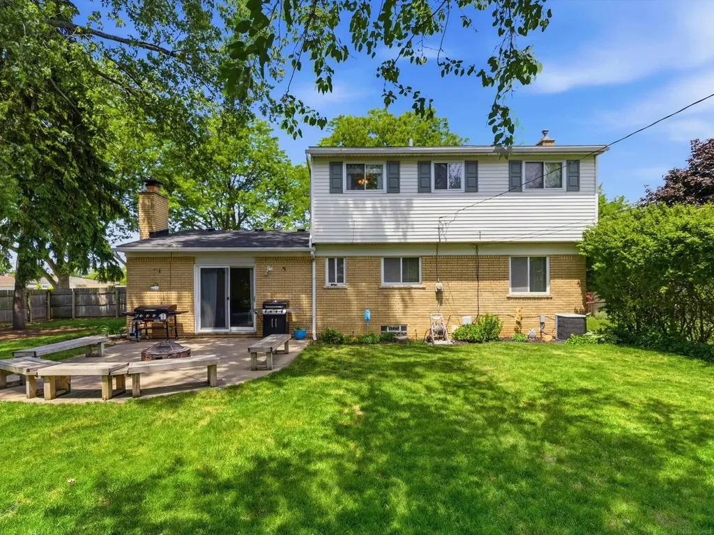 12212 Polara Drive Sterling Heights City MI 48312