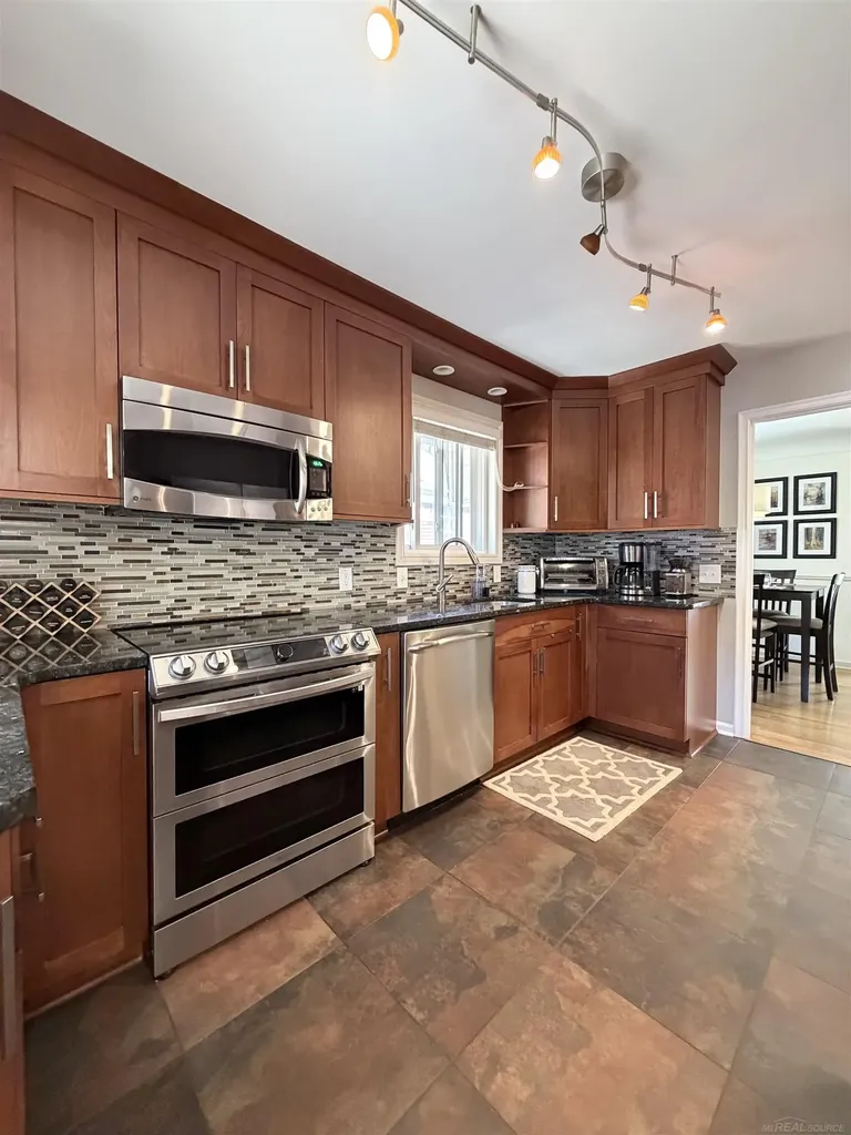 21640 Mauer Street St. Clair Shores City MI 48080