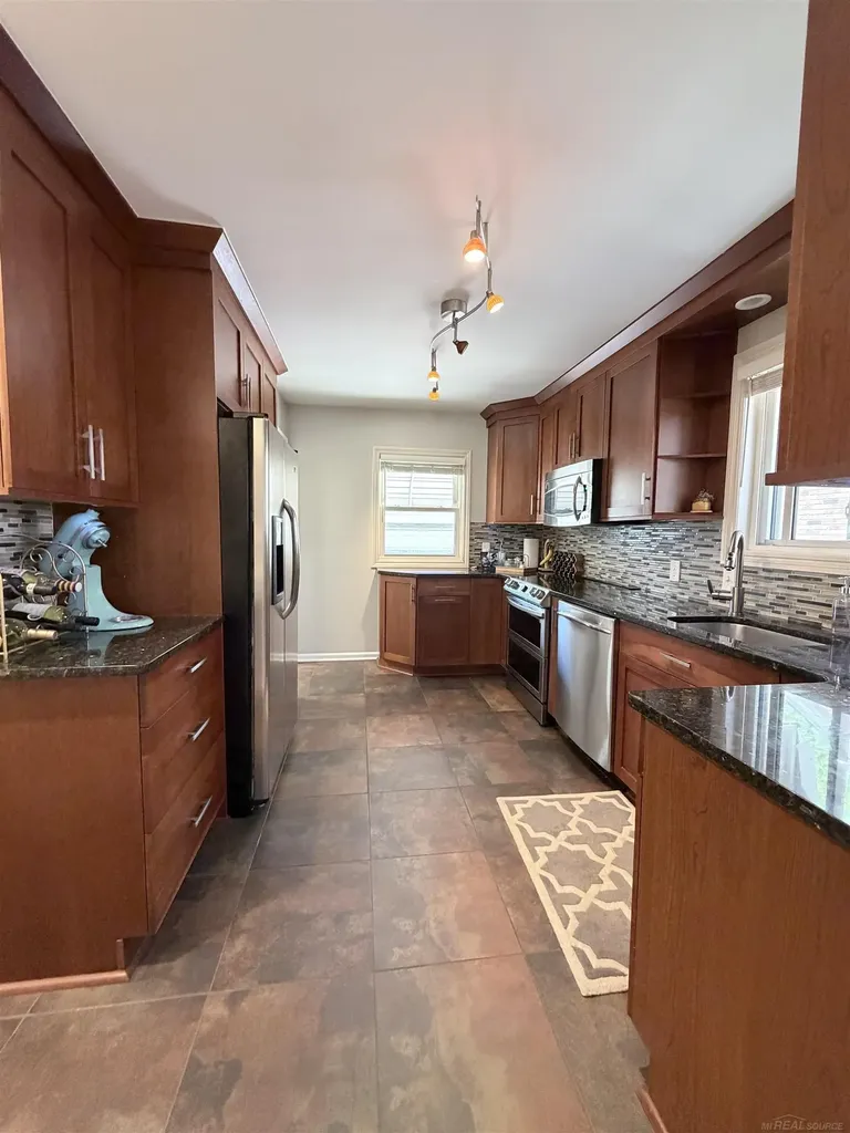 21640 Mauer Street St. Clair Shores City MI 48080