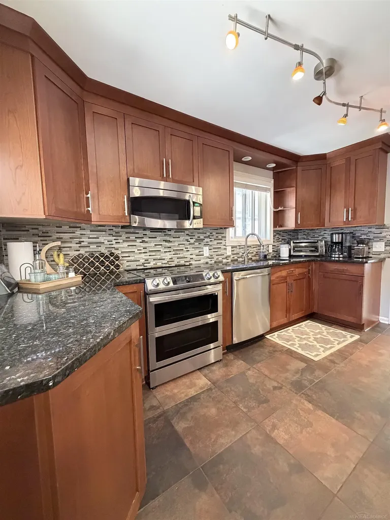 21640 Mauer Street St. Clair Shores City MI 48080
