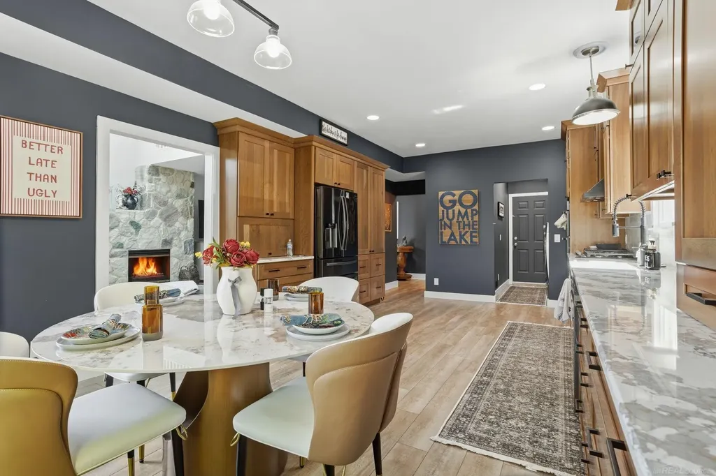 565 Lakes Edge Drive Oxford Village MI 48371