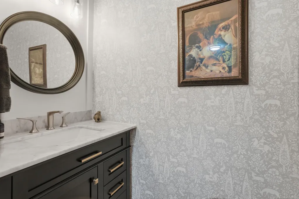 565 Lakes Edge Drive Oxford Village MI 48371