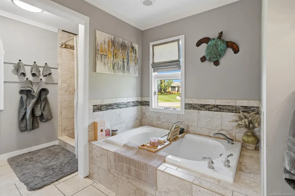 565 Lakes Edge Drive Oxford Village MI 48371