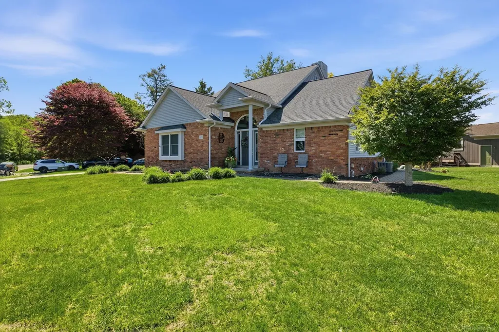 565 Lakes Edge Drive Oxford Village MI 48371