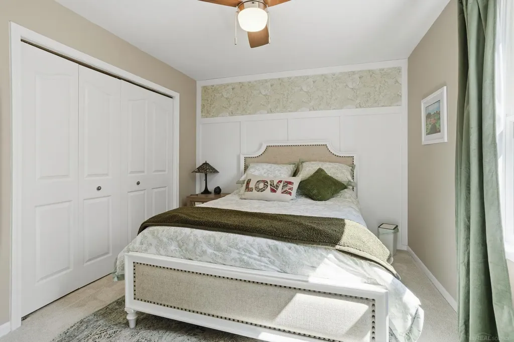 565 Lakes Edge Drive Oxford Village MI 48371