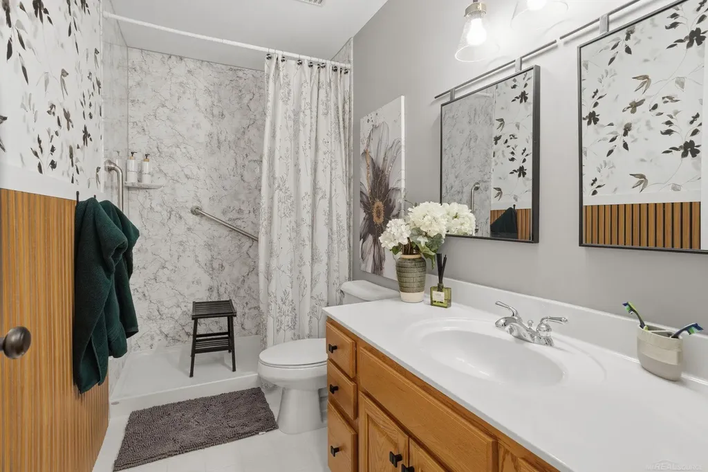 565 Lakes Edge Drive Oxford Village MI 48371