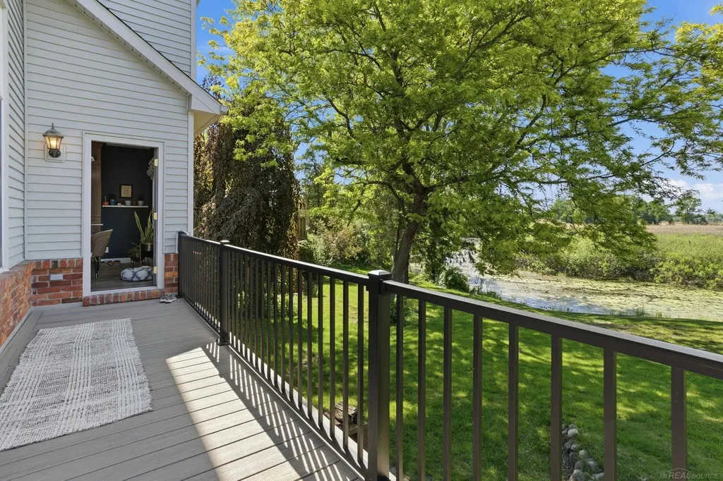 565 Lakes Edge Drive Oxford Village MI 48371
