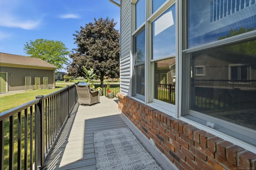 565 Lakes Edge Drive Oxford Village MI 48371