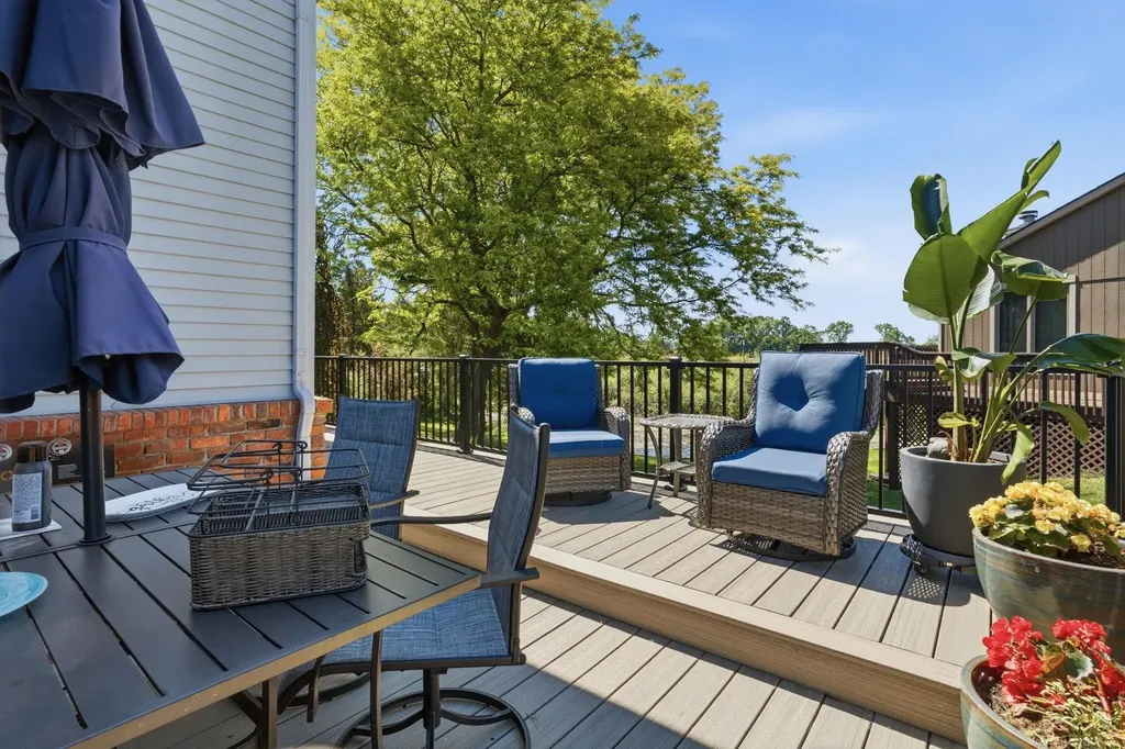 565 Lakes Edge Drive Oxford Village MI 48371