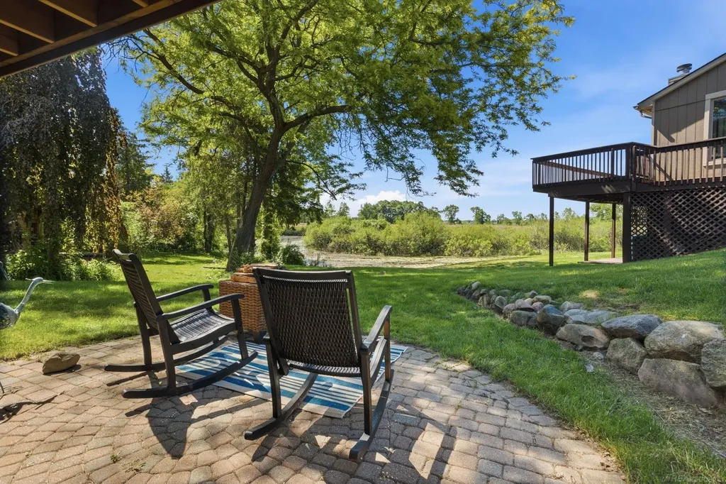 565 Lakes Edge Drive Oxford Village MI 48371