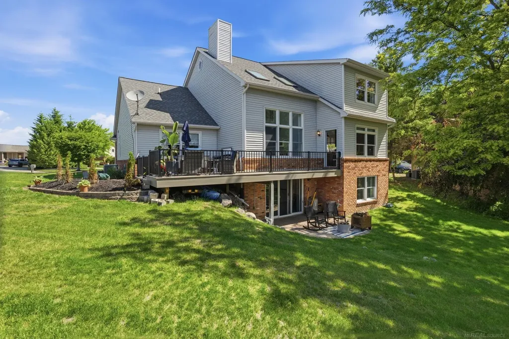 565 Lakes Edge Drive Oxford Village MI 48371