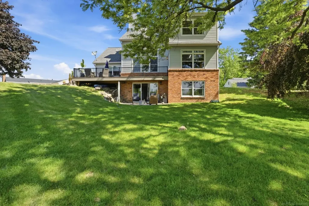 565 Lakes Edge Drive Oxford Village MI 48371