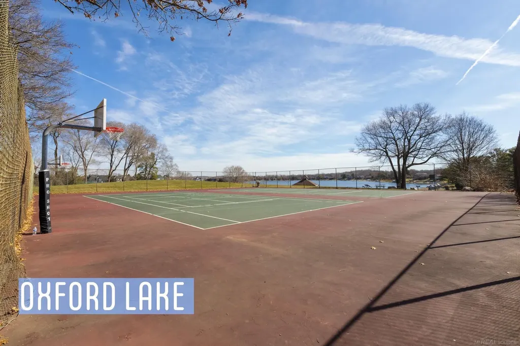 565 Lakes Edge Drive Oxford Village MI 48371