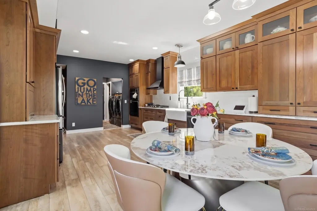 565 Lakes Edge Drive Oxford Village MI 48371