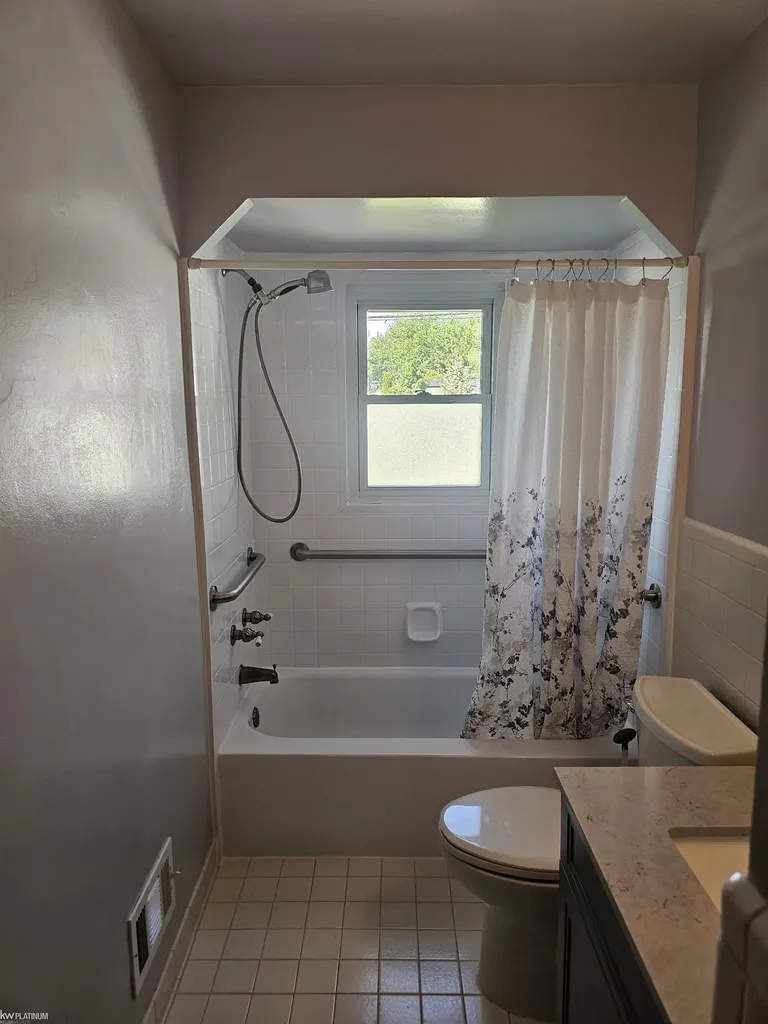 31256 Share Street St. Clair Shores City MI 48082