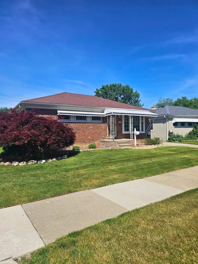 31256 Share Street St. Clair Shores City MI 48082