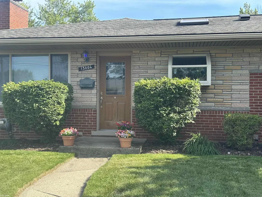 13006 Masonic Road Warren City MI 48088