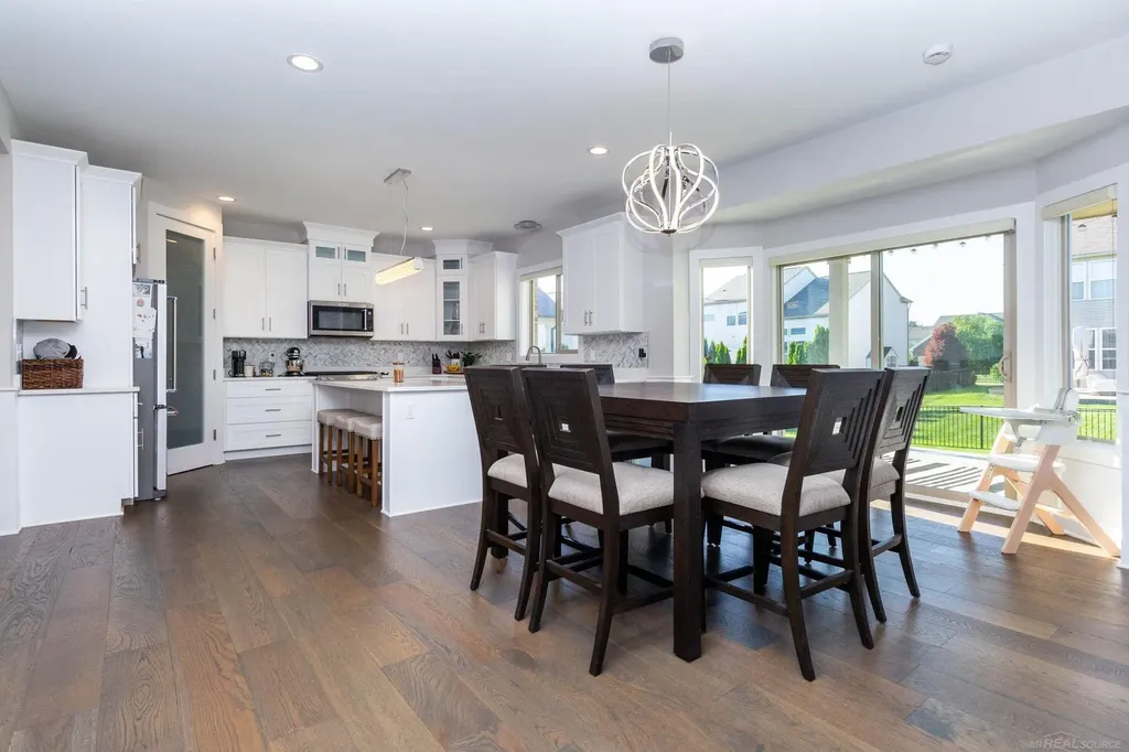 19221 Thompson Drive Macomb Township MI 48042
