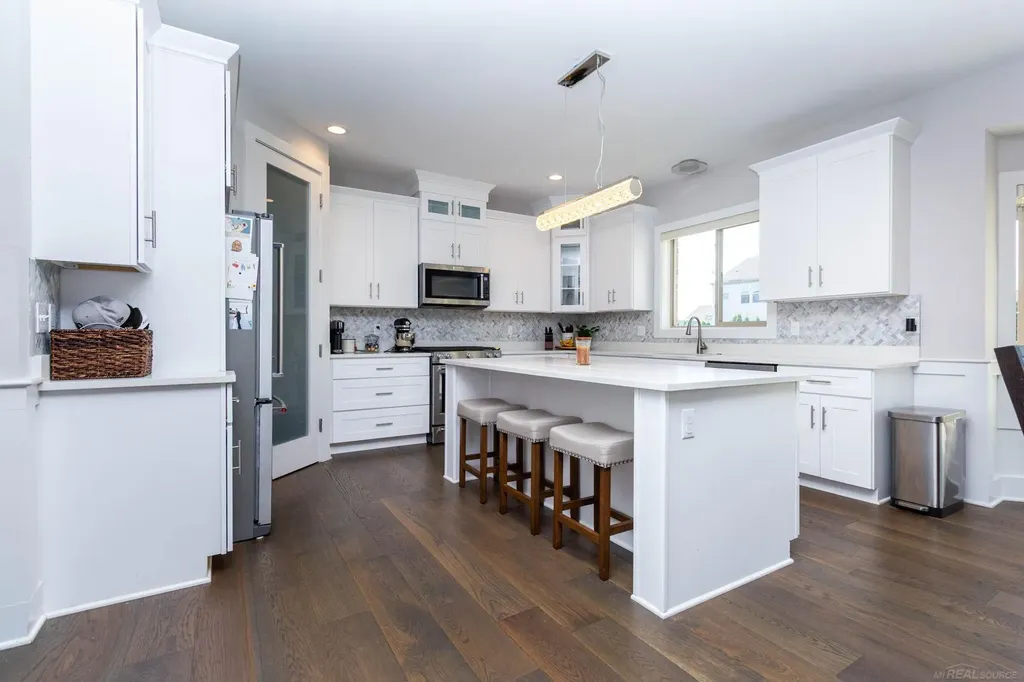 19221 Thompson Drive Macomb Township MI 48042