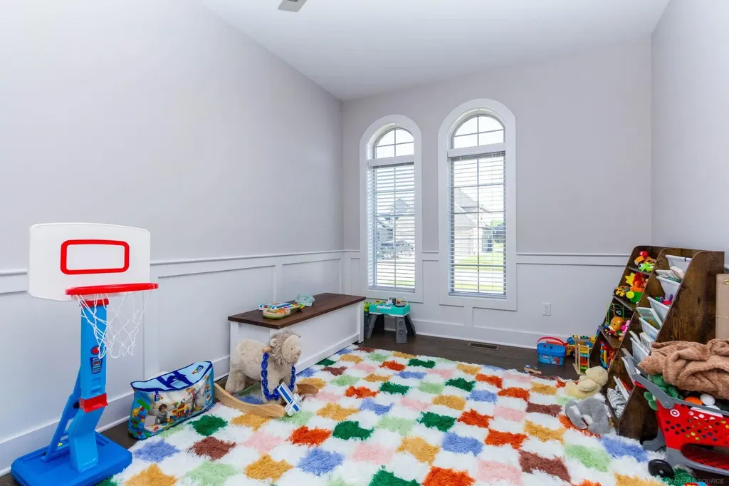 19221 Thompson Drive Macomb Township MI 48042