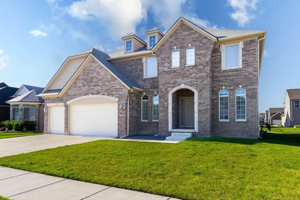 19221 Thompson Drive Macomb Township MI 48042