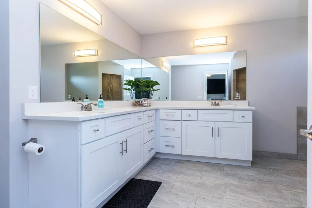19221 Thompson Drive Macomb Township MI 48042