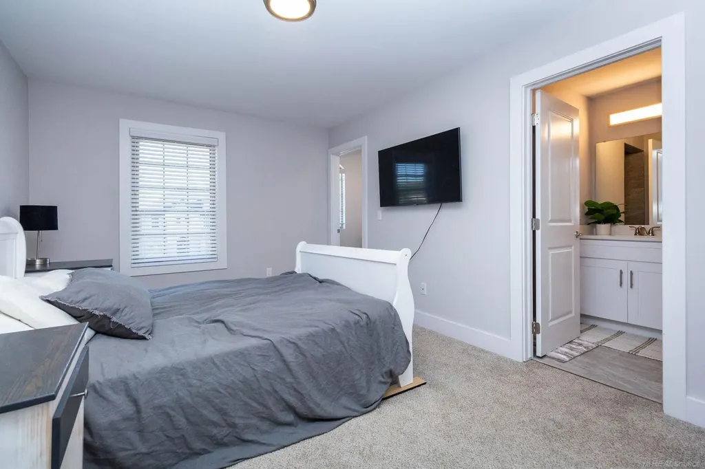 19221 Thompson Drive Macomb Township MI 48042