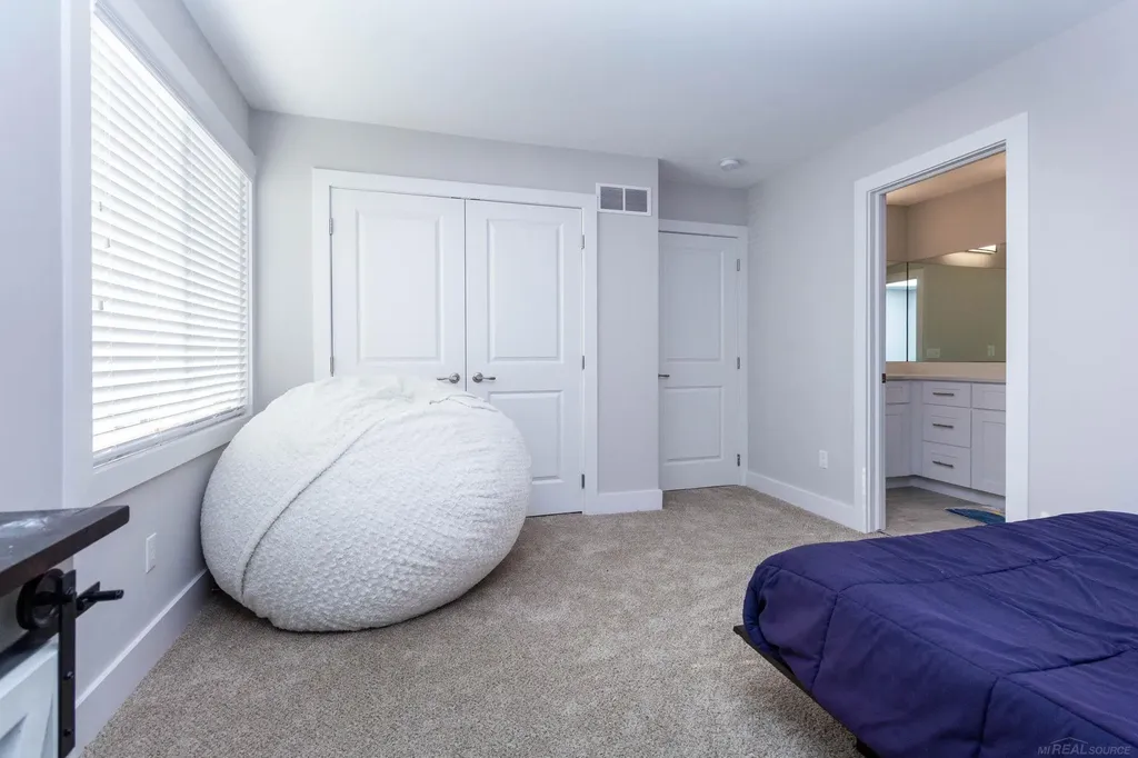 19221 Thompson Drive Macomb Township MI 48042