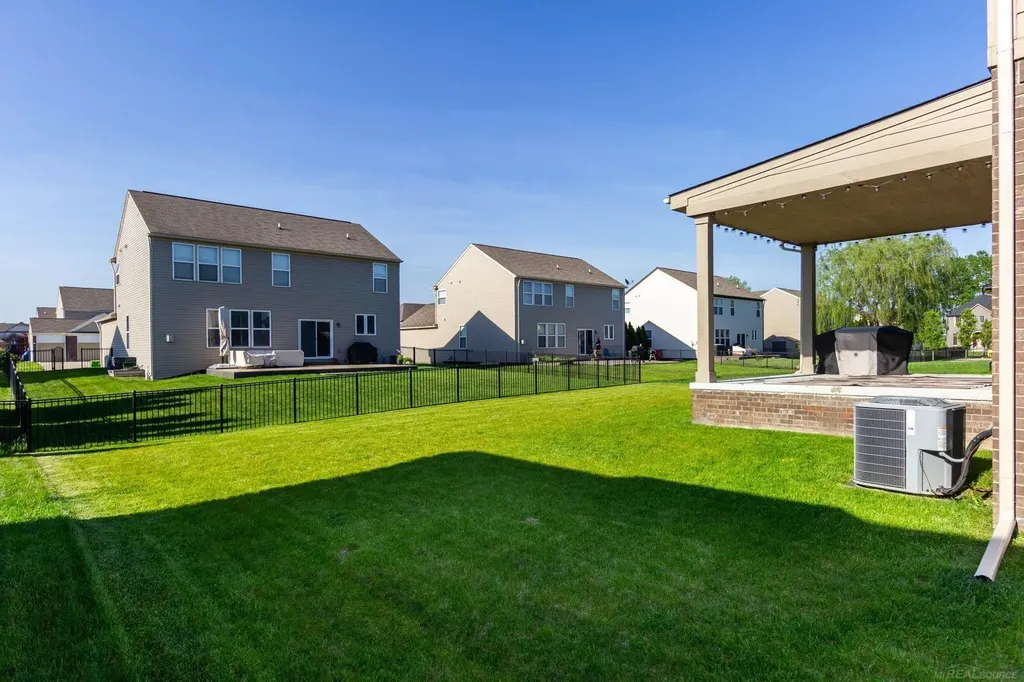 19221 Thompson Drive Macomb Township MI 48042