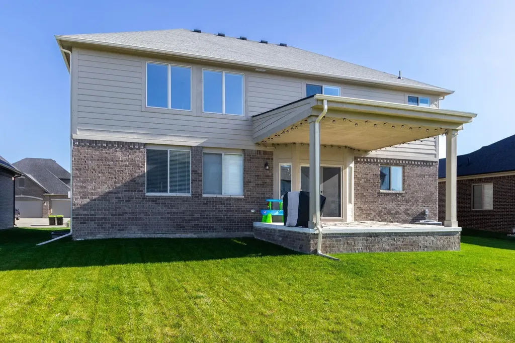 19221 Thompson Drive Macomb Township MI 48042
