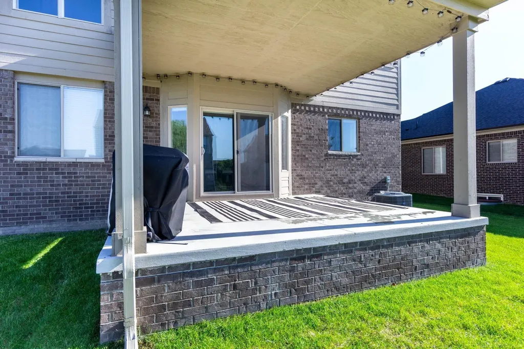 19221 Thompson Drive Macomb Township MI 48042