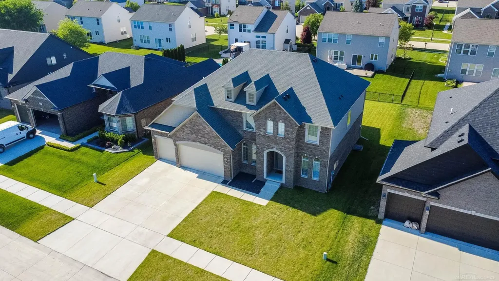 19221 Thompson Drive Macomb Township MI 48042