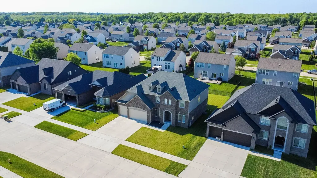 19221 Thompson Drive Macomb Township MI 48042