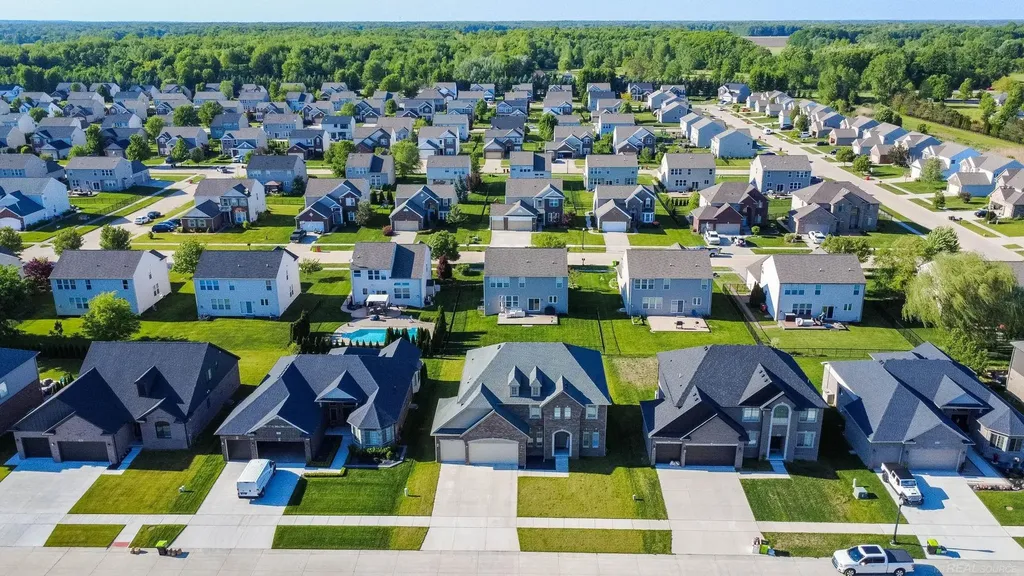 19221 Thompson Drive Macomb Township MI 48042