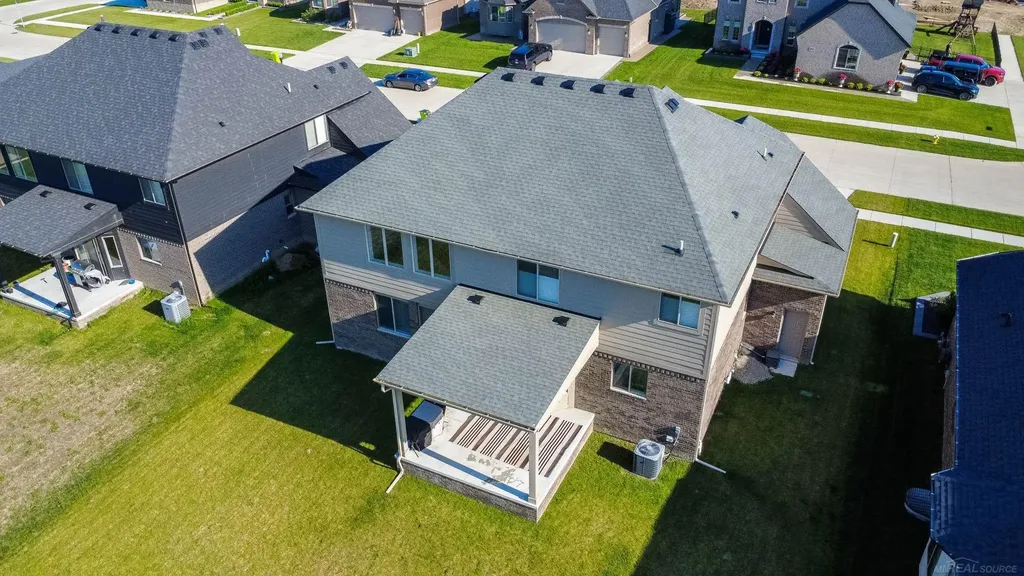 19221 Thompson Drive Macomb Township MI 48042